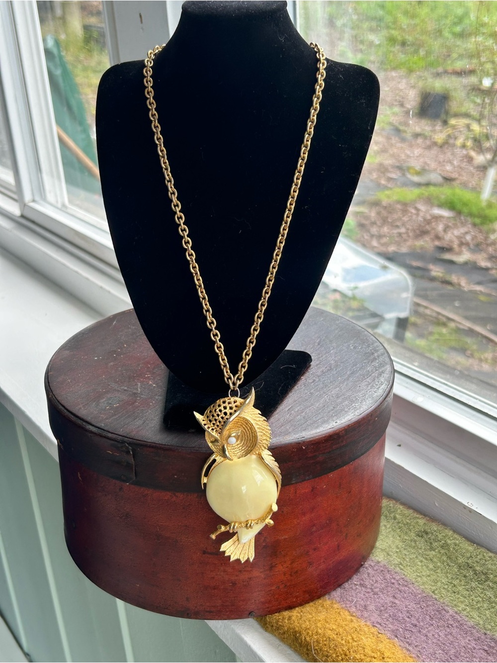Vintage Gold Tone Owl Pendant Necklace Cream Cabochon Long Chain